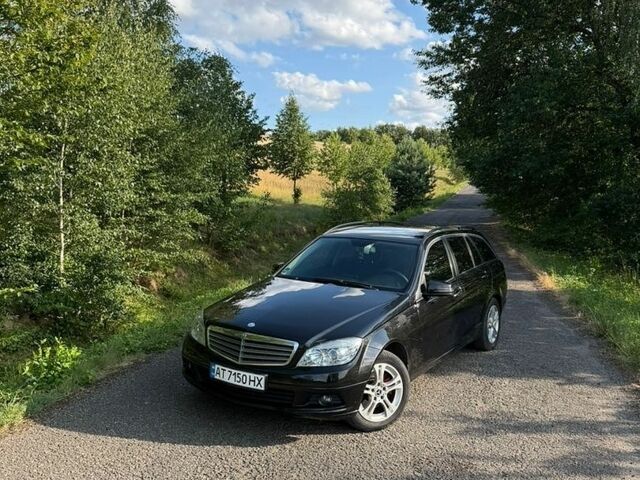 Чорний Мерседес Ц-Клас, об'ємом двигуна 2.15 л та пробігом 240 тис. км за 8199 $, фото 1 на Automoto.ua