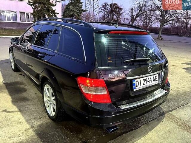 Чорний Мерседес Ц-Клас, об'ємом двигуна 2.1 л та пробігом 260 тис. км за 8300 $, фото 1 на Automoto.ua
