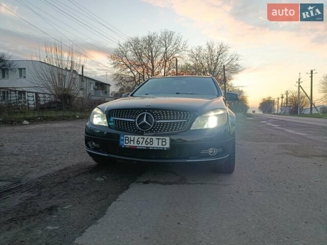 Чорний Мерседес Ц-Клас, об'ємом двигуна 2.14 л та пробігом 290 тис. км за 12000 $, фото 1 на Automoto.ua