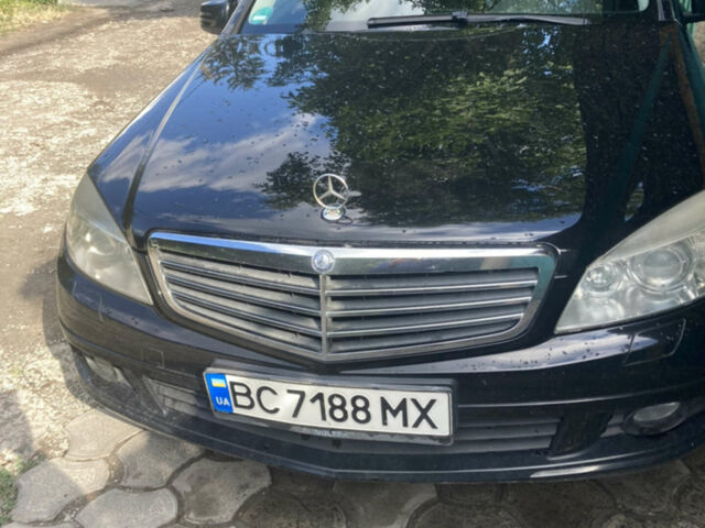 Чорний Мерседес Ц-Клас, об'ємом двигуна 2.2 л та пробігом 370 тис. км за 8099 $, фото 1 на Automoto.ua