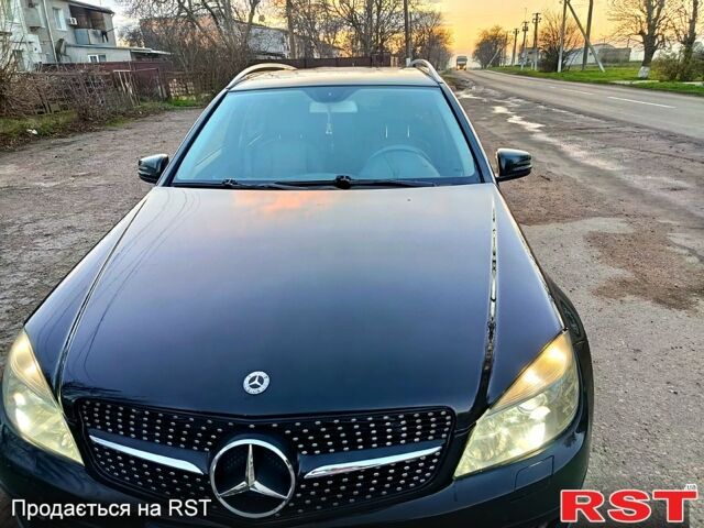 Черный Мерседес Ц-Класс, объемом двигателя 2.1 л и пробегом 29000 тыс. км за 12000 $, фото 1 на Automoto.ua