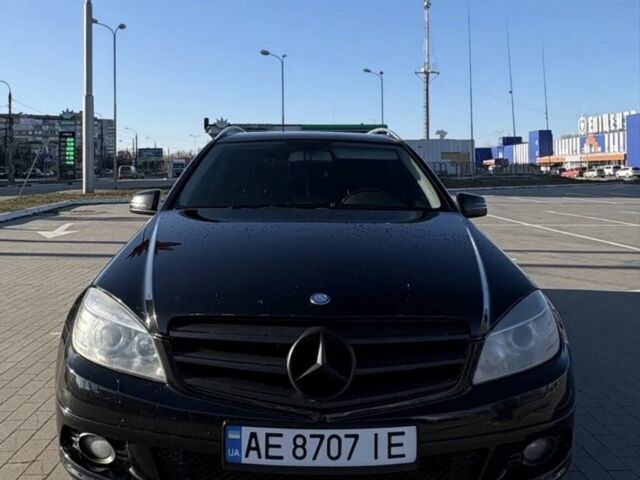 Чорний Мерседес Ц-Клас, об'ємом двигуна 2.1 л та пробігом 302 тис. км за 9300 $, фото 1 на Automoto.ua