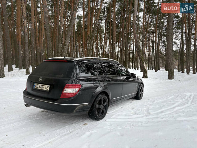 Чорний Мерседес Ц-Клас, об'ємом двигуна 2.14 л та пробігом 300 тис. км за 9500 $, фото 1 на Automoto.ua