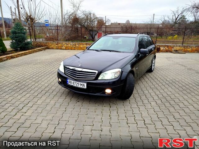 Черный Мерседес Ц-Класс, объемом двигателя 2.1 л и пробегом 305 тыс. км за 8800 $, фото 1 на Automoto.ua