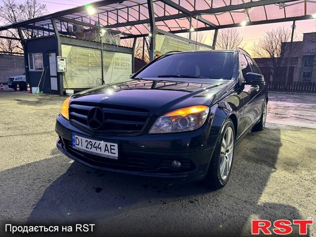 Чорний Мерседес Ц-Клас, об'ємом двигуна 2.2 л та пробігом 260 тис. км за 8300 $, фото 1 на Automoto.ua