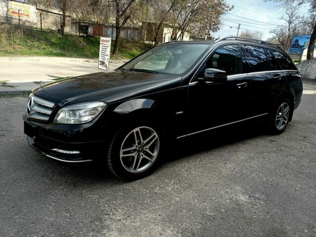Черный Мерседес Ц-Класс, объемом двигателя 0 л и пробегом 305 тыс. км за 0 $, фото 1 на Automoto.ua