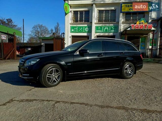 Черный Мерседес Ц-Класс, объемом двигателя 2.2 л и пробегом 305 тыс. км за 9800 $, фото 1 на Automoto.ua
