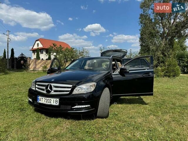 Черный Мерседес Ц-Класс, объемом двигателя 2.2 л и пробегом 329 тыс. км за 10500 $, фото 1 на Automoto.ua