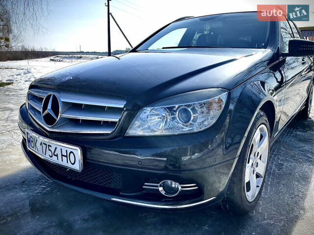 Черный Мерседес Ц-Класс, объемом двигателя 2.2 л и пробегом 289 тыс. км за 8700 $, фото 1 на Automoto.ua