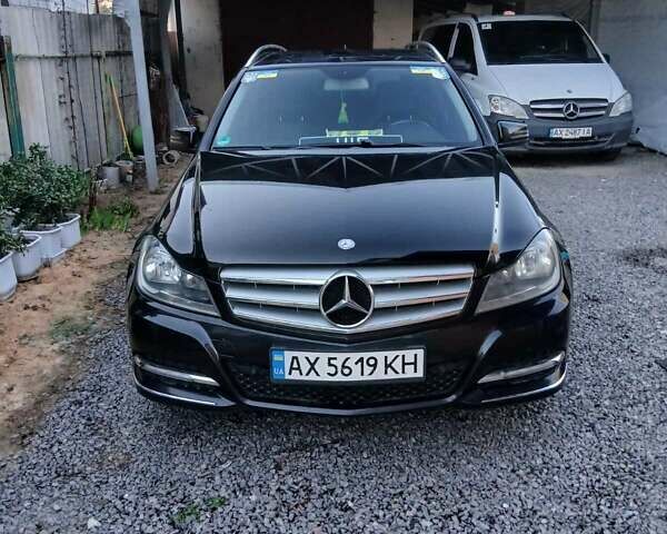Черный Мерседес Ц-Класс, объемом двигателя 2.14 л и пробегом 350 тыс. км за 10800 $, фото 1 на Automoto.ua