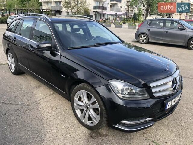 Черный Мерседес Ц-Класс, объемом двигателя 2.2 л и пробегом 165 тыс. км за 9459 $, фото 1 на Automoto.ua
