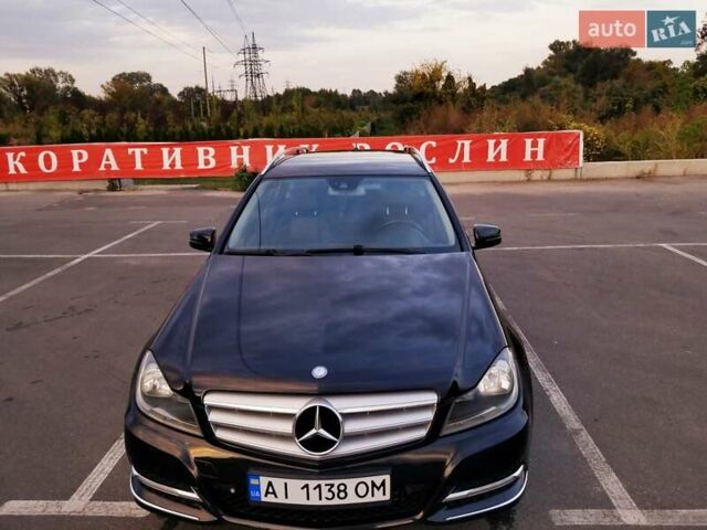 Черный Мерседес Ц-Класс, объемом двигателя 2.2 л и пробегом 382 тыс. км за 11500 $, фото 1 на Automoto.ua