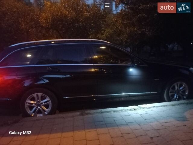 Чорний Мерседес Ц-Клас, об'ємом двигуна 2.14 л та пробігом 328 тис. км за 8500 $, фото 1 на Automoto.ua