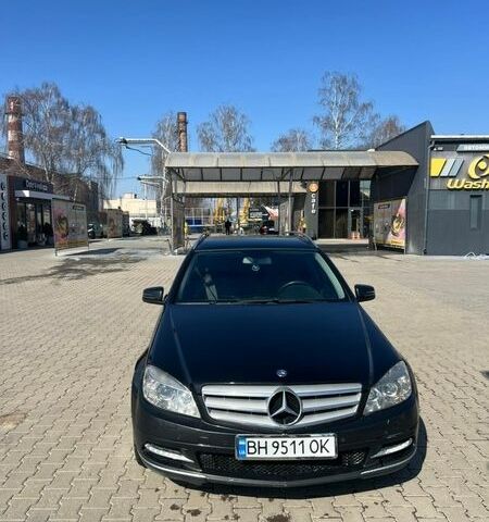 Черный Мерседес Ц-Класс, объемом двигателя 2.15 л и пробегом 380 тыс. км за 9600 $, фото 1 на Automoto.ua