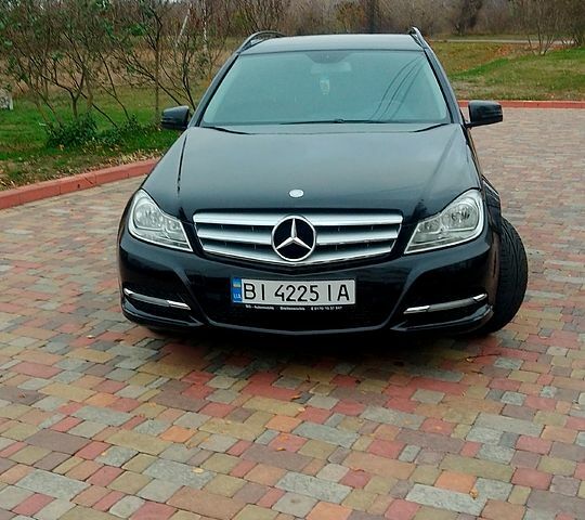 Черный Мерседес Ц-Класс, объемом двигателя 1.8 л и пробегом 250 тыс. км за 9300 $, фото 1 на Automoto.ua