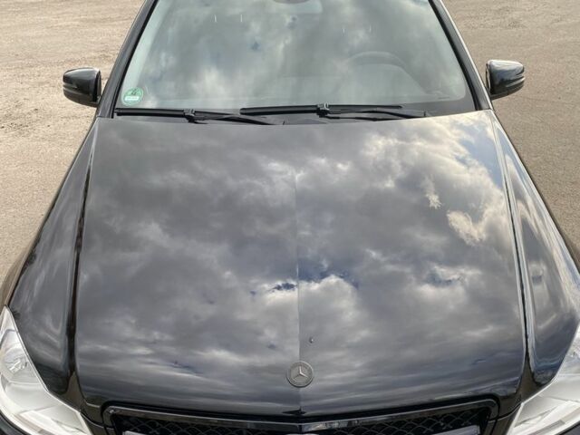 Черный Мерседес Ц-Класс, объемом двигателя 2.1 л и пробегом 380 тыс. км за 10300 $, фото 1 на Automoto.ua