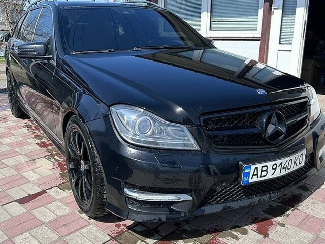 Чорний Мерседес Ц-Клас, об'ємом двигуна 2.99 л та пробігом 320 тис. км за 12900 $, фото 1 на Automoto.ua