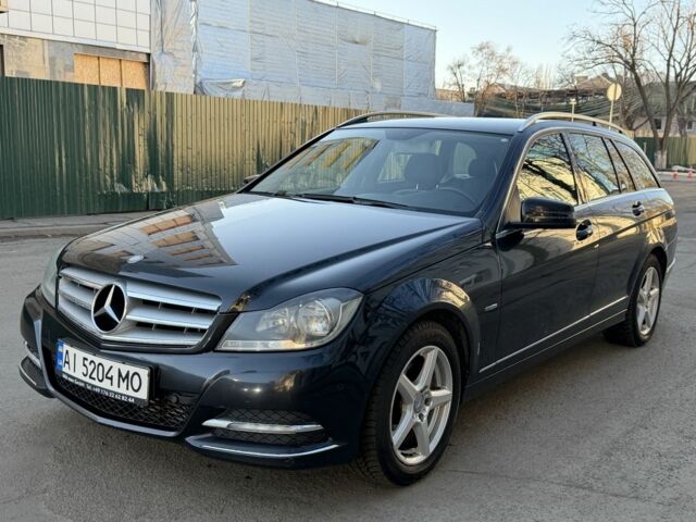 Черный Мерседес Ц-Класс, объемом двигателя 2.1 л и пробегом 250 тыс. км за 10500 $, фото 1 на Automoto.ua