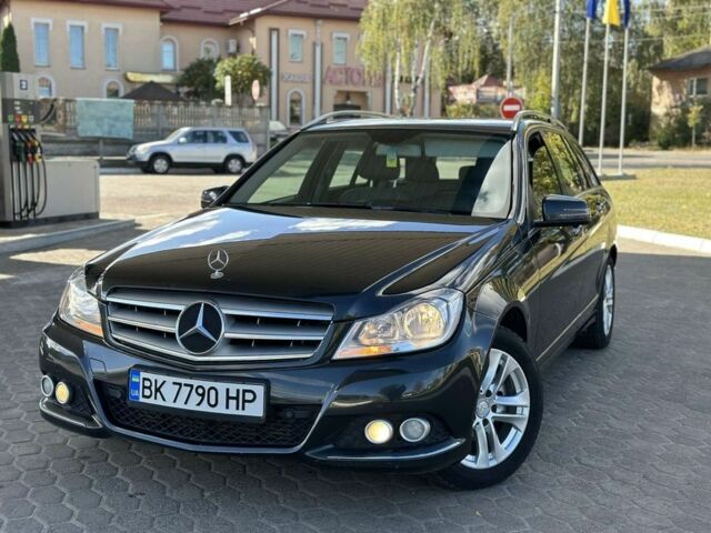 Черный Мерседес Ц-Класс, объемом двигателя 0 л и пробегом 267 тыс. км за 11200 $, фото 1 на Automoto.ua