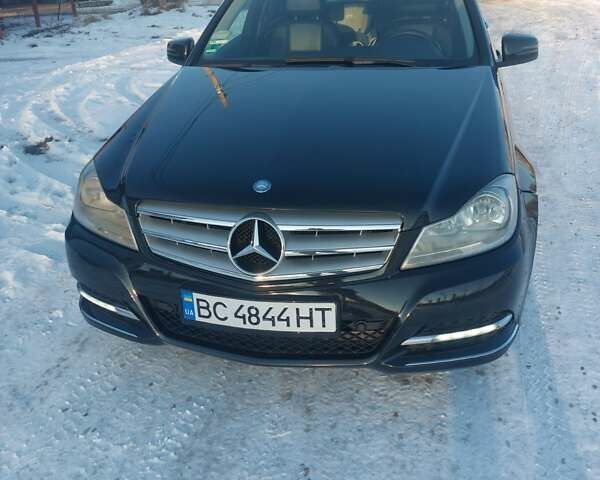 Чорний Мерседес Ц-Клас, об'ємом двигуна 2.2 л та пробігом 247 тис. км за 10800 $, фото 1 на Automoto.ua