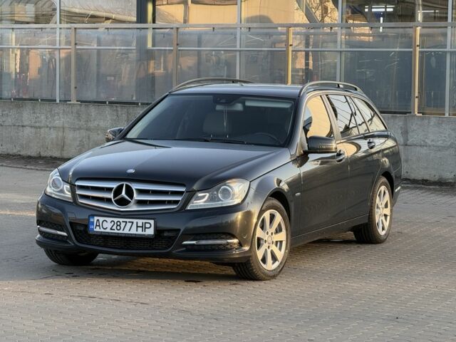 Черный Мерседес Ц-Класс, объемом двигателя 2.1 л и пробегом 249 тыс. км за 11700 $, фото 1 на Automoto.ua