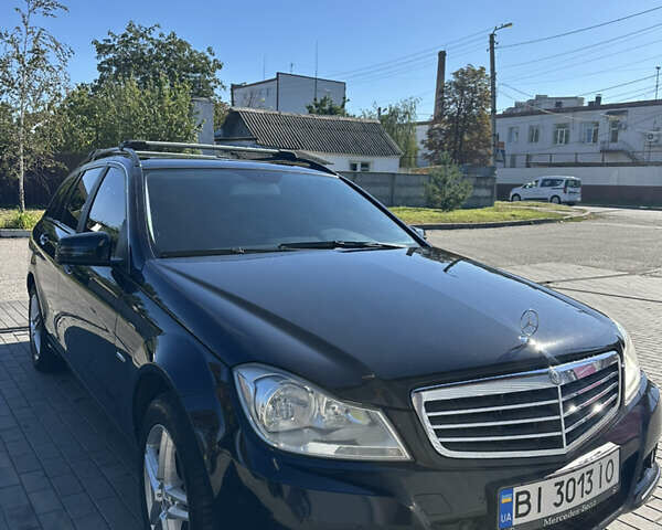 Чорний Мерседес Ц-Клас, об'ємом двигуна 2.14 л та пробігом 343 тис. км за 9400 $, фото 1 на Automoto.ua