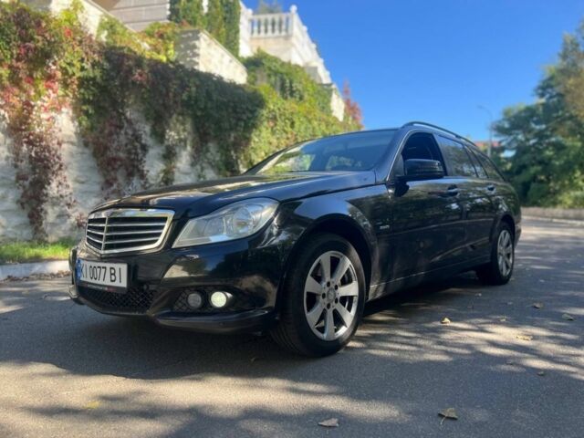 Черный Мерседес Ц-Класс, объемом двигателя 2.1 л и пробегом 450 тыс. км за 10500 $, фото 1 на Automoto.ua