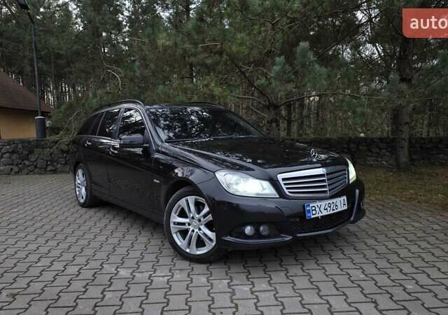 Чорний Мерседес Ц-Клас, об'ємом двигуна 2.14 л та пробігом 260 тис. км за 9700 $, фото 1 на Automoto.ua