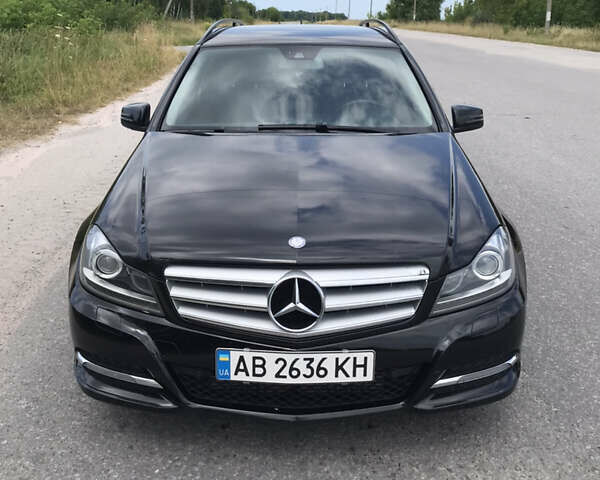 Чорний Мерседес Ц-Клас, об'ємом двигуна 2.2 л та пробігом 270 тис. км за 11000 $, фото 1 на Automoto.ua