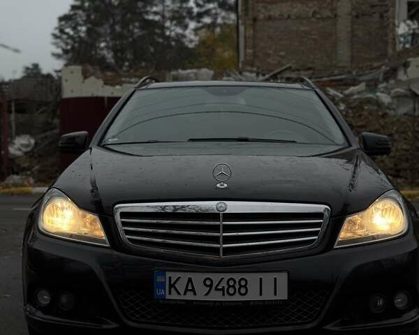 Черный Мерседес Ц-Класс, объемом двигателя 2.14 л и пробегом 277 тыс. км за 13999 $, фото 1 на Automoto.ua