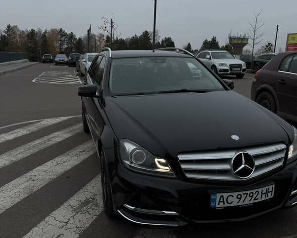 Черный Мерседес Ц-Класс, объемом двигателя 2.14 л и пробегом 295 тыс. км за 12500 $, фото 1 на Automoto.ua