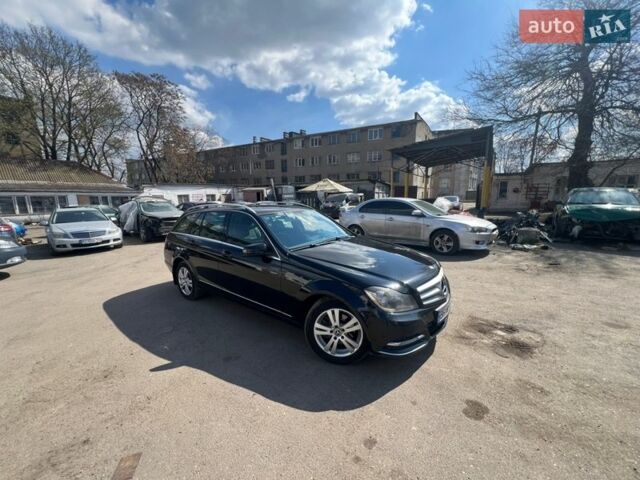 Черный Мерседес Ц-Класс, объемом двигателя 2.14 л и пробегом 415 тыс. км за 14000 $, фото 1 на Automoto.ua