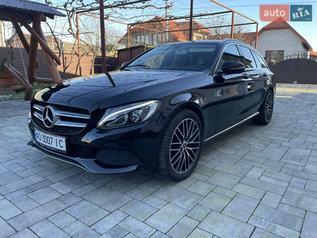 Чорний Мерседес Ц-Клас, об'ємом двигуна 2.14 л та пробігом 357 тис. км за 14700 $, фото 1 на Automoto.ua