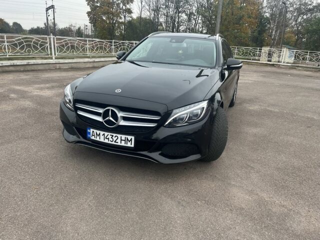 Черный Мерседес Ц-Класс, объемом двигателя 2.1 л и пробегом 295 тыс. км за 15400 $, фото 1 на Automoto.ua