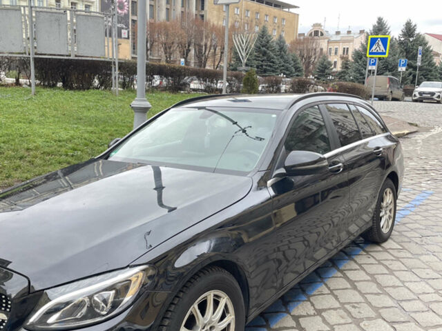 Черный Мерседес Ц-Класс, объемом двигателя 2.14 л и пробегом 310 тыс. км за 12100 $, фото 1 на Automoto.ua