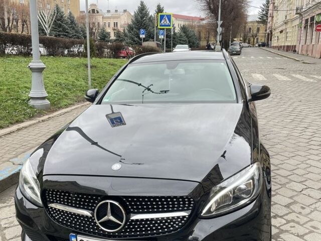 Черный Мерседес Ц-Класс, объемом двигателя 2.1 л и пробегом 310 тыс. км за 13700 $, фото 1 на Automoto.ua