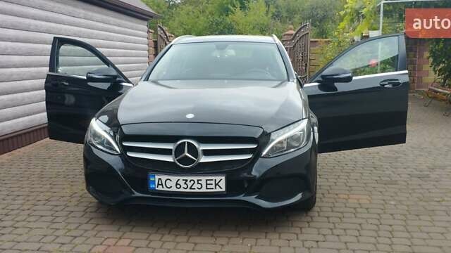 Черный Мерседес Ц-Класс, объемом двигателя 2.14 л и пробегом 322 тыс. км за 17300 $, фото 1 на Automoto.ua