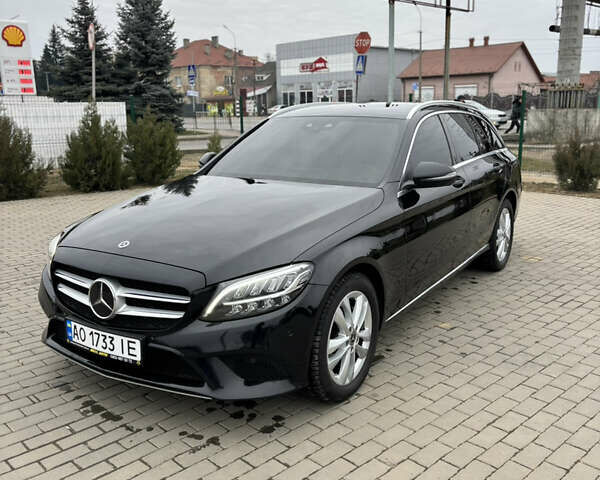Черный Мерседес Ц-Класс, объемом двигателя 2 л и пробегом 289 тыс. км за 20500 $, фото 1 на Automoto.ua