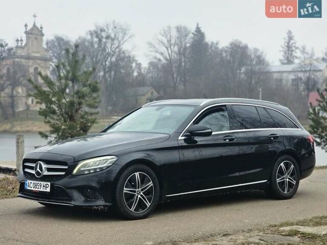 Чорний Мерседес Ц-Клас, об'ємом двигуна 1.95 л та пробігом 275 тис. км за 23500 $, фото 1 на Automoto.ua