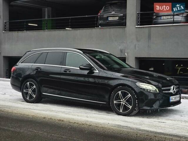 Черный Мерседес Ц-Класс, объемом двигателя 1.95 л и пробегом 276 тыс. км за 22000 $, фото 1 на Automoto.ua