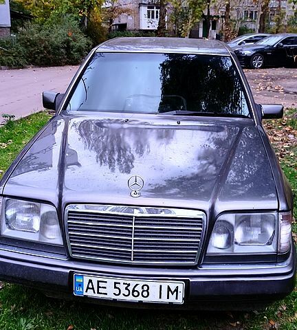 Фіолетовий Мерседес Ц-Клас, об'ємом двигуна 2.3 л та пробігом 0 тис. км за 2400 $, фото 1 на Automoto.ua