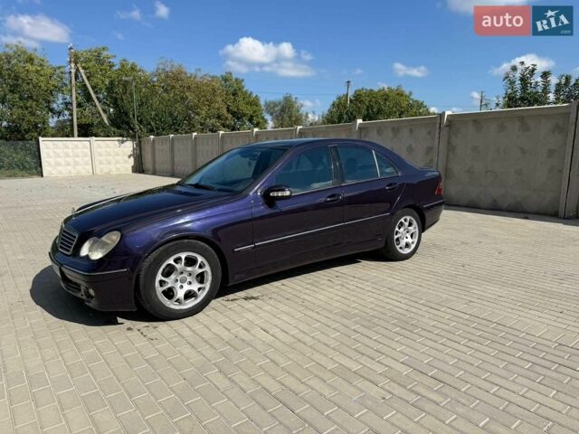 Фіолетовий Мерседес Ц-Клас, об'ємом двигуна 2.2 л та пробігом 380 тис. км за 4300 $, фото 1 на Automoto.ua