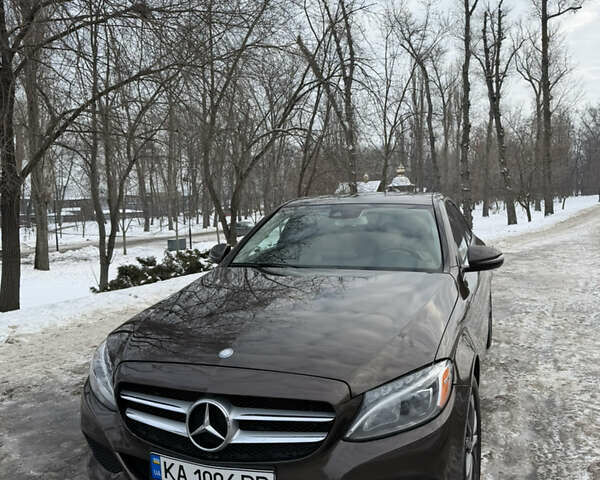 Коричневий Мерседес Ц-Клас, об'ємом двигуна 1.99 л та пробігом 160 тис. км за 20000 $, фото 1 на Automoto.ua