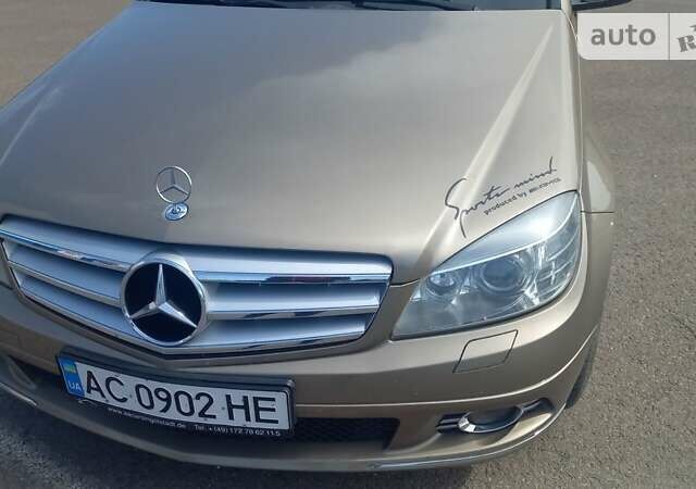Коричневий Мерседес Ц-Клас, об'ємом двигуна 2.2 л та пробігом 251 тис. км за 8888 $, фото 1 на Automoto.ua