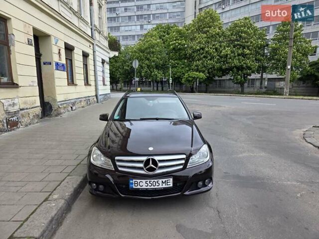 Коричневый Мерседес Ц-Класс, объемом двигателя 2.14 л и пробегом 321 тыс. км за 9800 $, фото 1 на Automoto.ua