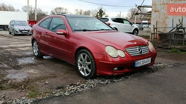 Червоний Мерседес Ц-Клас, об'ємом двигуна 2 л та пробігом 243 тис. км за 3700 $, фото 1 на Automoto.ua