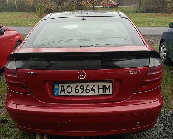 Красный Мерседес Ц-Класс, объемом двигателя 2.15 л и пробегом 304 тыс. км за 3000 $, фото 1 на Automoto.ua