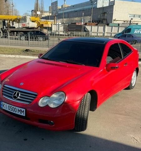 Червоний Мерседес Ц-Клас, об'ємом двигуна 2 л та пробігом 286 тис. км за 3600 $, фото 1 на Automoto.ua