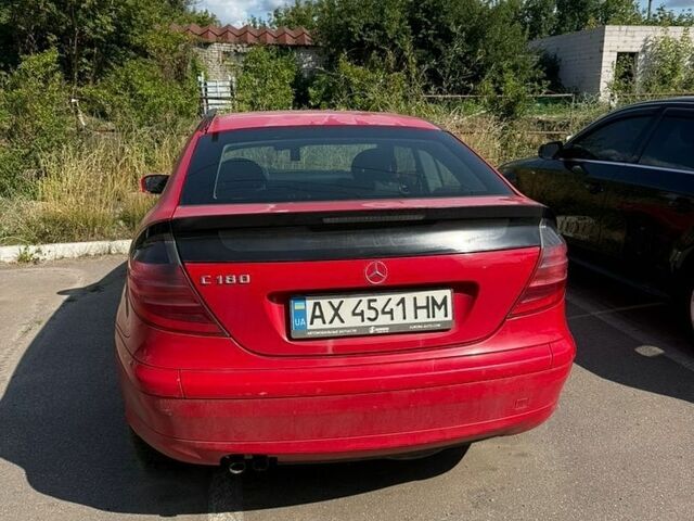 Червоний Мерседес Ц-Клас, об'ємом двигуна 2 л та пробігом 270 тис. км за 2000 $, фото 1 на Automoto.ua