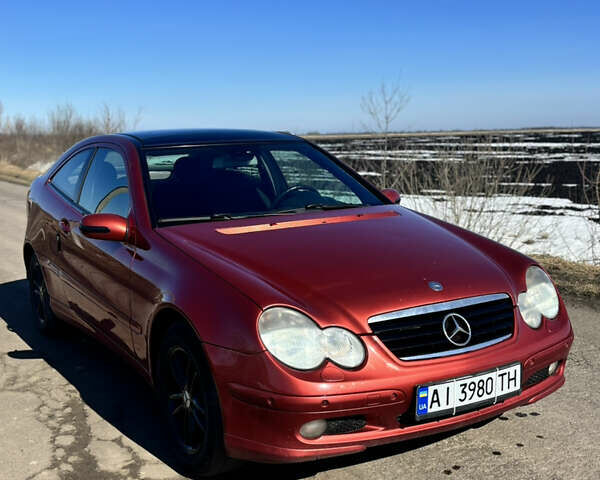 Червоний Мерседес Ц-Клас, об'ємом двигуна 2 л та пробігом 261 тис. км за 4900 $, фото 1 на Automoto.ua